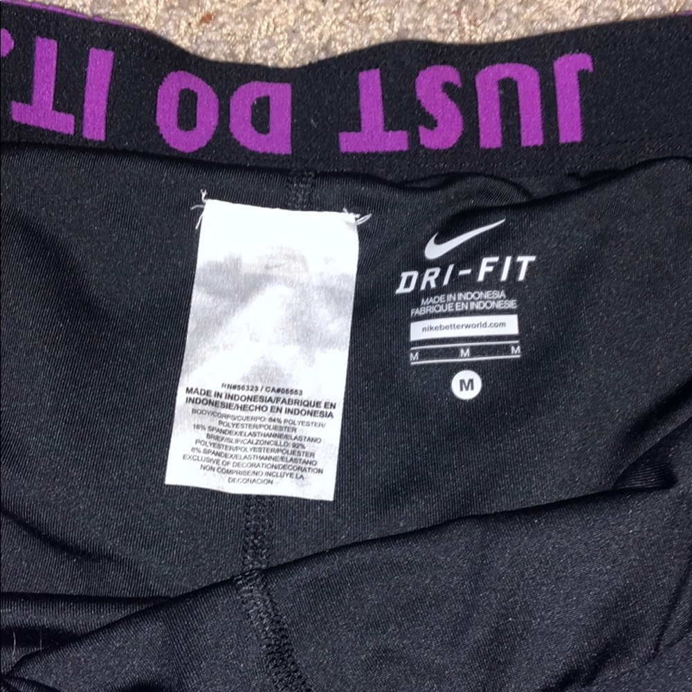 Dry fit nike shorts - Picture 2 of 4